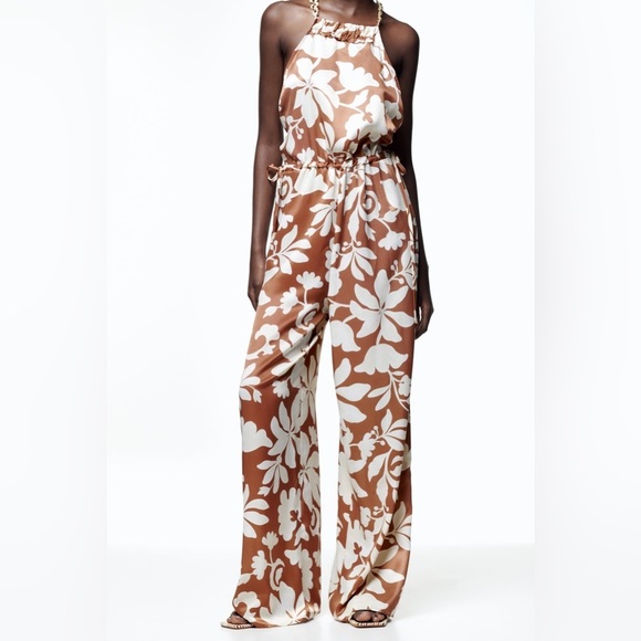 Zara nwt floral printed boho halter satin effect wide leg jumpsuit with chain - Picture 4 of 8